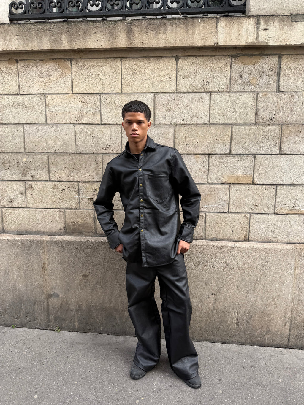 MANCHON EN CUIR NOIR